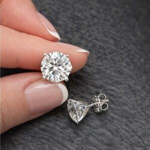 Elegant labgrown diamond , 12k gold Stud Earrings